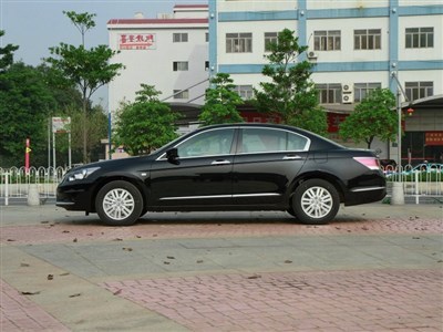 上海高端與實(shí)用車(chē)型租賃指南 奔馳威霆、E300、帕薩特、凱美瑞全面解析